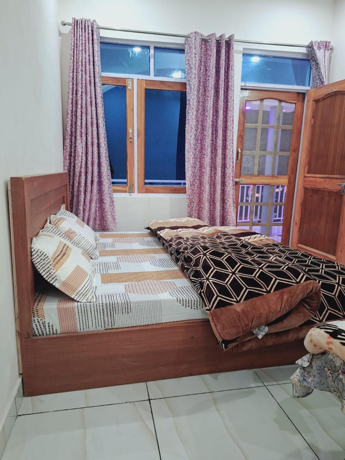 Chandarshila Hike Homestay Ukhimath Eksteriør bilde